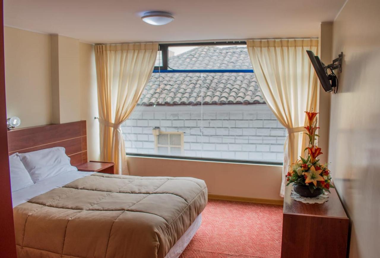 Hotel Flor De Los Andes Tulcán エクステリア 写真