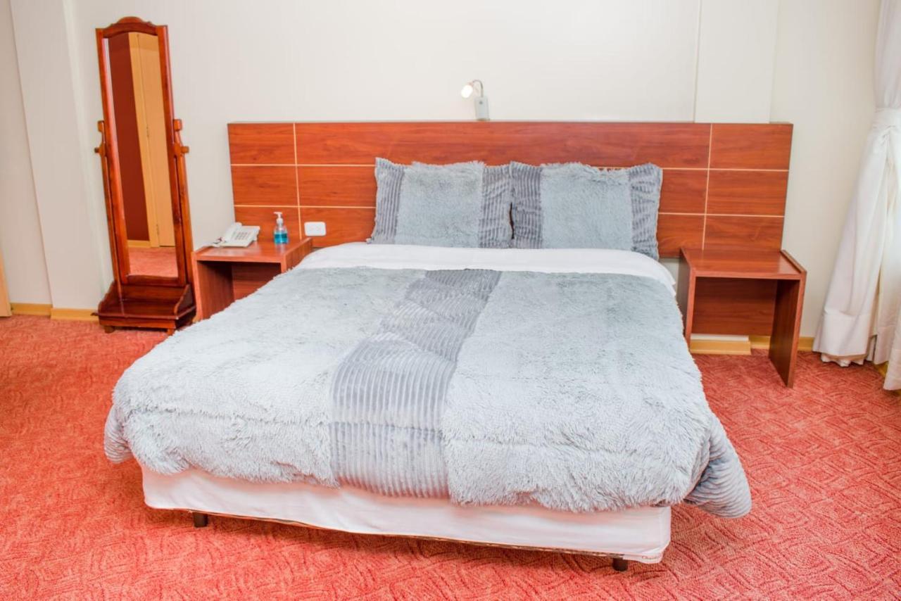 Hotel Flor De Los Andes Tulcán エクステリア 写真