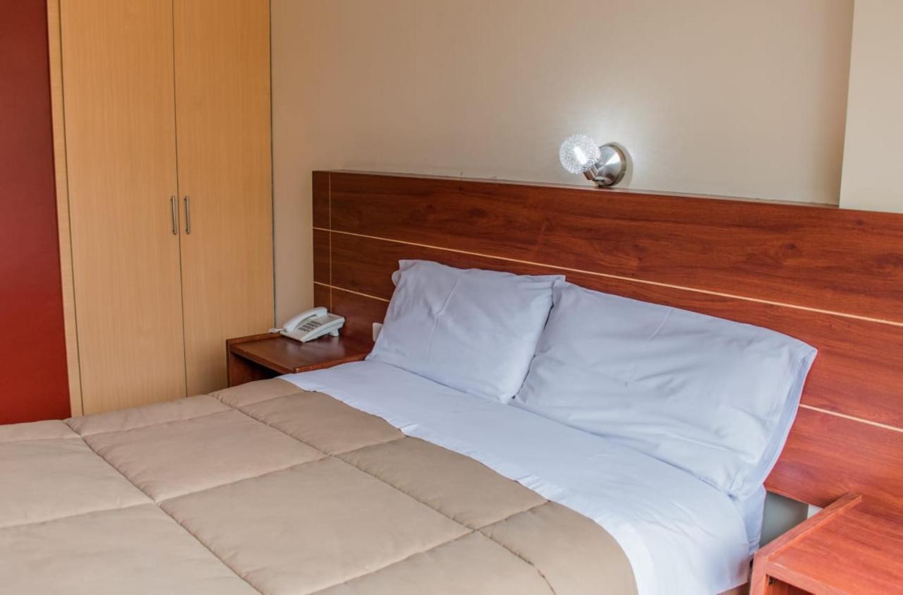 Hotel Flor De Los Andes Tulcán エクステリア 写真