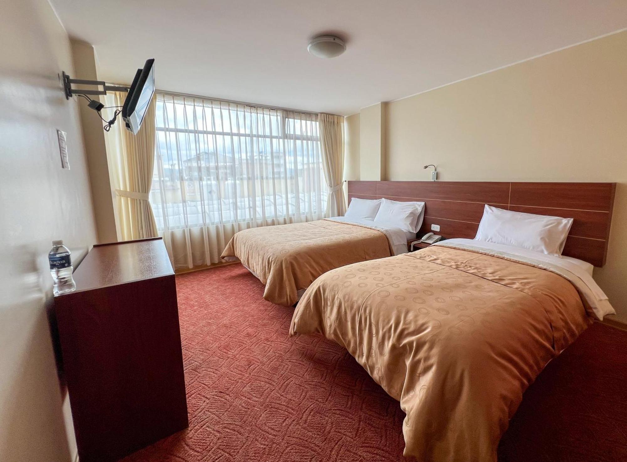 Hotel Flor De Los Andes Tulcán エクステリア 写真