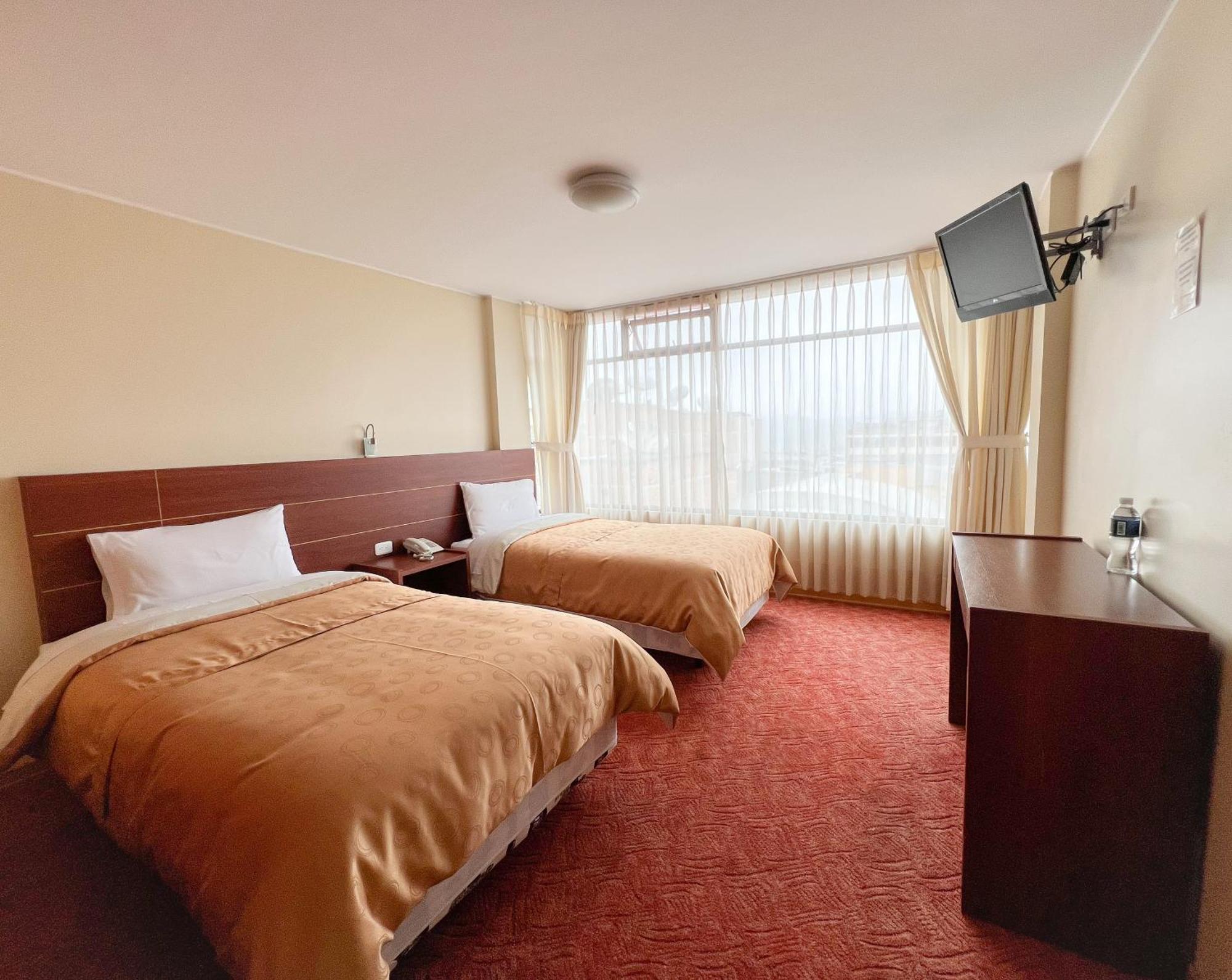 Hotel Flor De Los Andes Tulcán エクステリア 写真