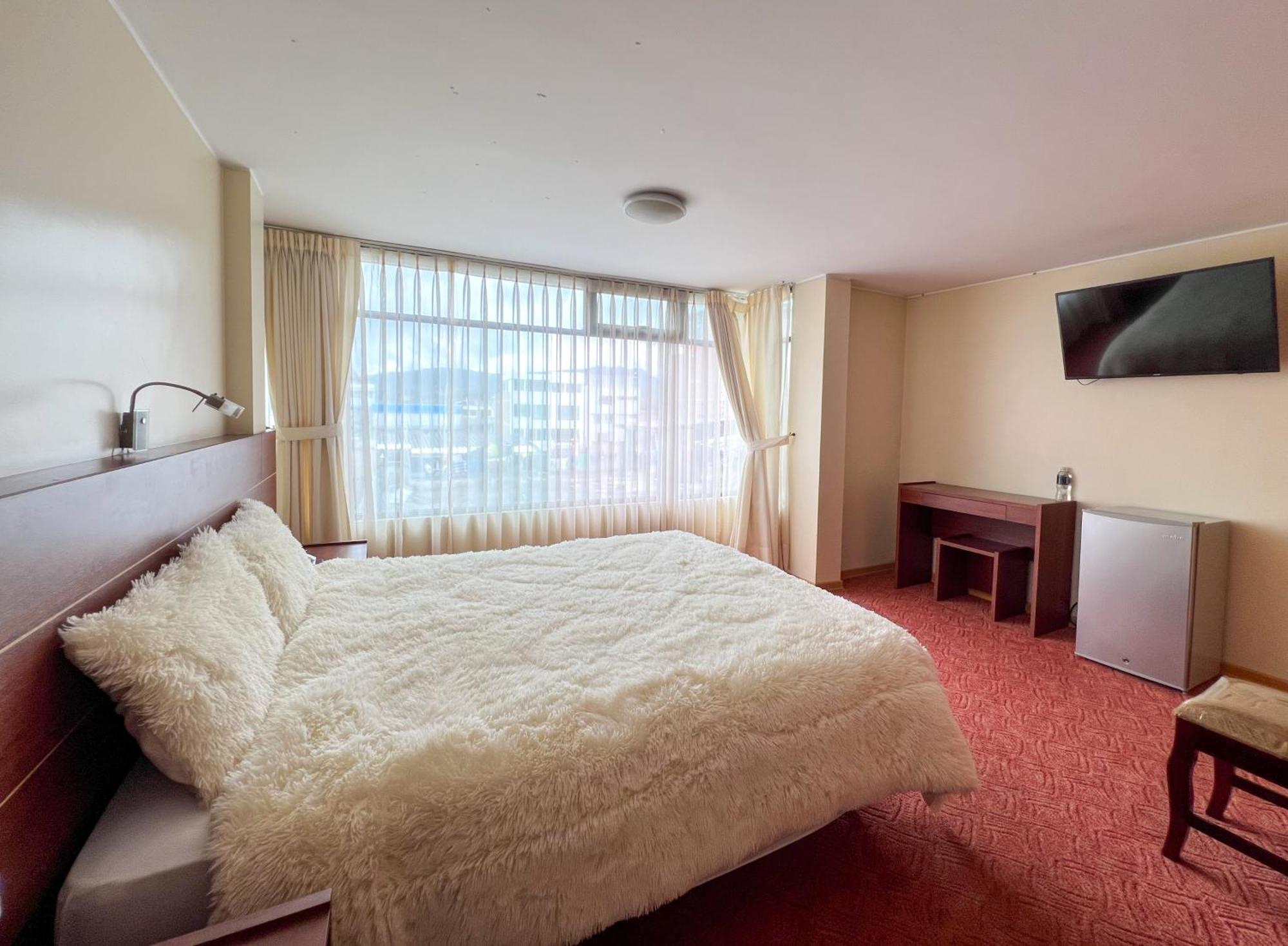 Hotel Flor De Los Andes Tulcán エクステリア 写真