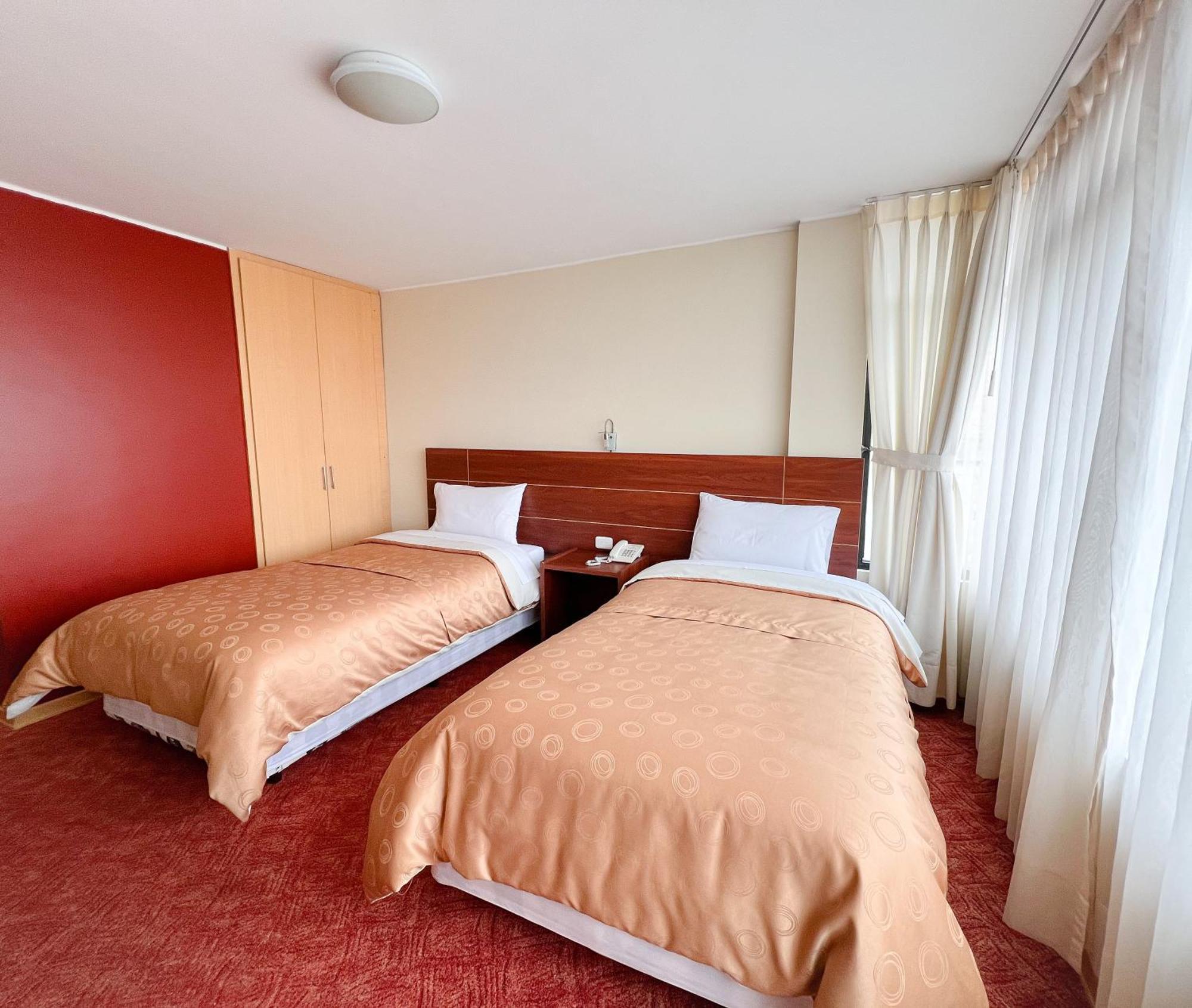 Hotel Flor De Los Andes Tulcán エクステリア 写真